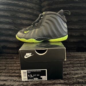 Nike Kids Sneakers - Black and Neon Green